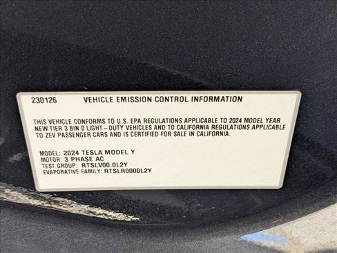 Used 2024 Tesla Model Y Long Range AWD/4WD image 26