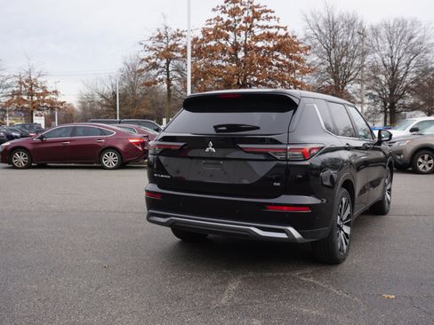 Used 2025 Mitsubishi Outlander SE image 4