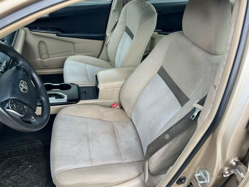 Used 2012 Toyota Camry LE FWD image 12