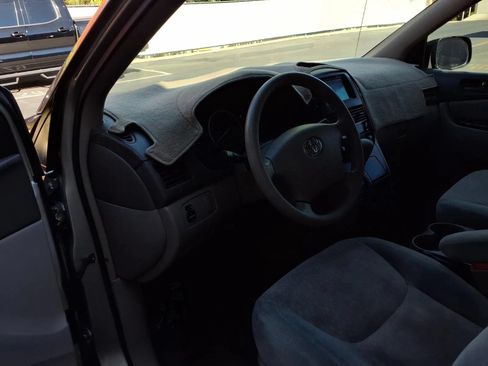 Used 2005 Toyota Sienna CE FWD image 13