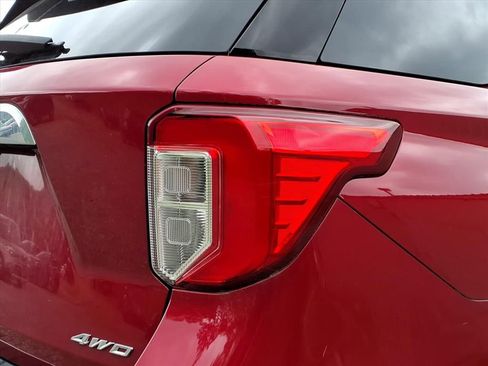 Used 2022 Ford Explorer Limited w/ Equipment Group 301A AWD/4WD image 14