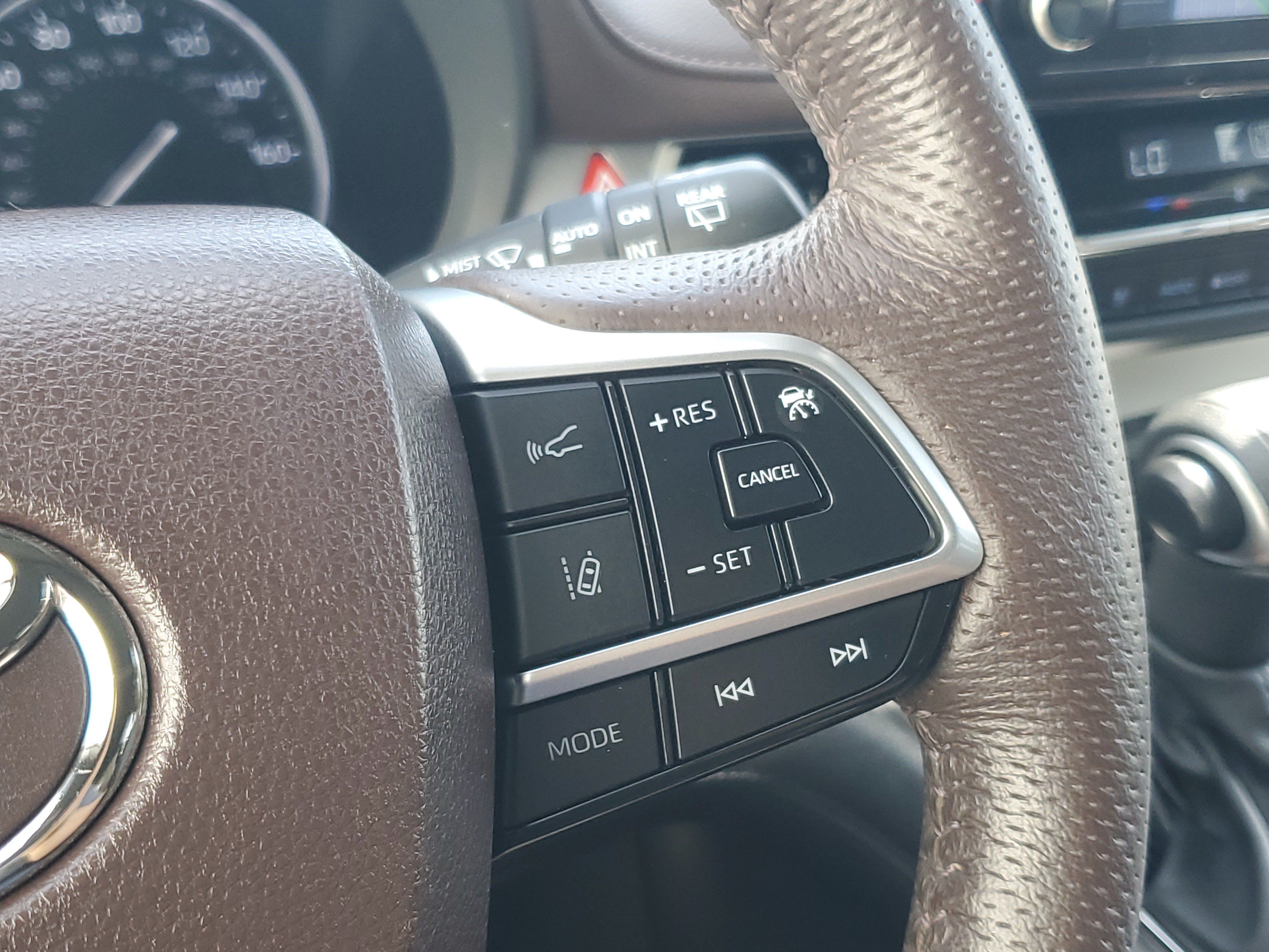 Used 2023 Toyota Sienna Platinum AWD/4WD image 25