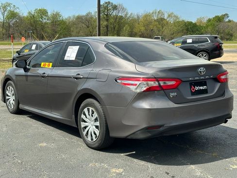 Used 2018 Toyota Camry L image 7