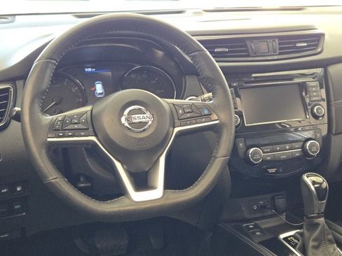 Used 2019 Nissan Rogue SL w/ Premium Package image 18