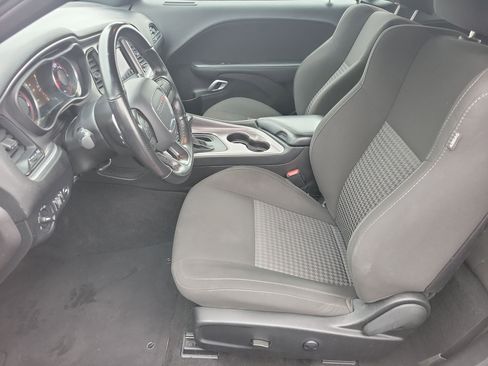 Used 2022 Dodge Challenger GT image 4