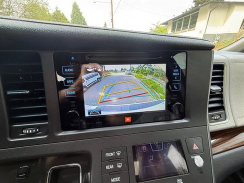 Used 2017 Toyota Sienna Limited FWD image 23