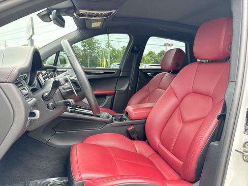 Used 2022 Porsche Macan AWD/4WD image 10
