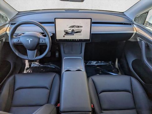 Used 2025 Tesla Model Y Long Range image 18