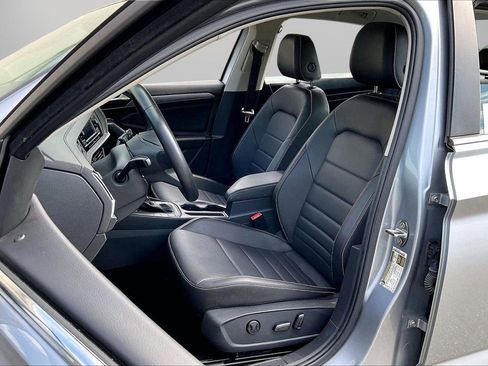 Used 2024 Volkswagen Jetta SE FWD image 21