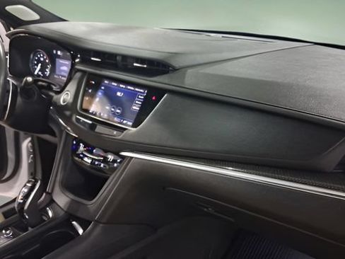Used 2022 Cadillac XT5 Sportv w/ Technology Package AWD/4WD image 17