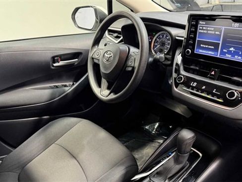 Used 2020 Toyota Corolla LE image 12