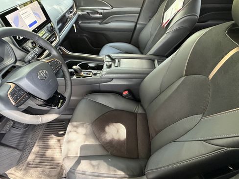 Used 2026 Toyota Grand Highlander AWD Hybrid image 16