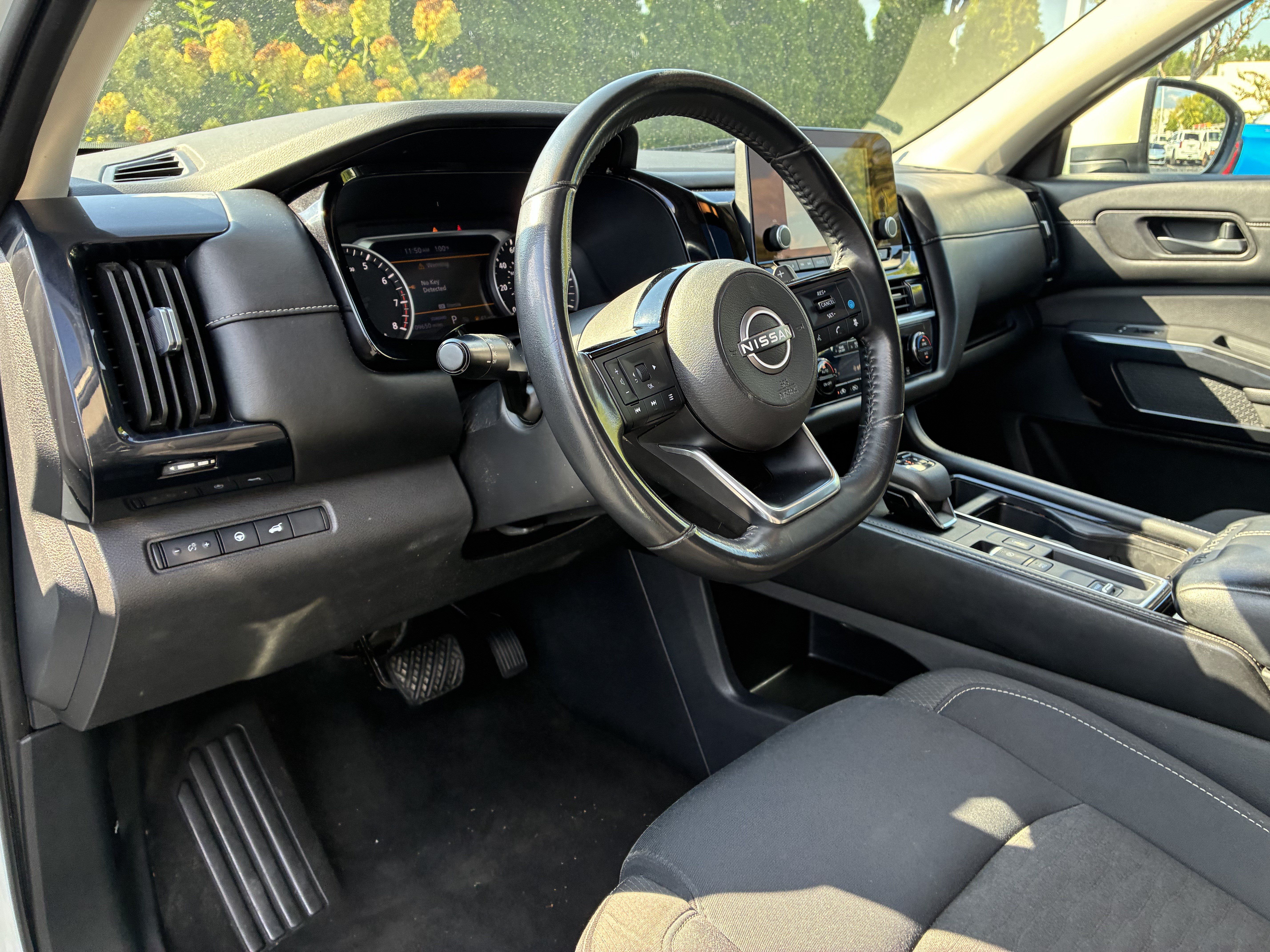Used 2023 Nissan Pathfinder SV w/ SV Premium Package FWD image 22