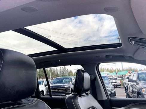 Used 2023 Jeep Grand Cherokee 4WD 4xe w/ Luxury Tech Group II image 30