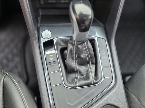 Used 2023 Volkswagen Tiguan SE FWD image 33