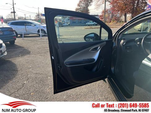 Used 2014 Chevrolet Volt w/ Enhanced Safety Package 2 FWD image 16