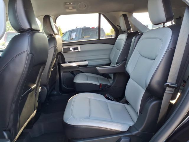 Certified 2021 Ford Explorer XLT w/ Equipment Group 202A AWD/4WD image 9