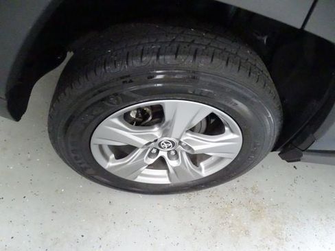 Used 2024 Toyota RAV4 XLE AWD/4WD image 27
