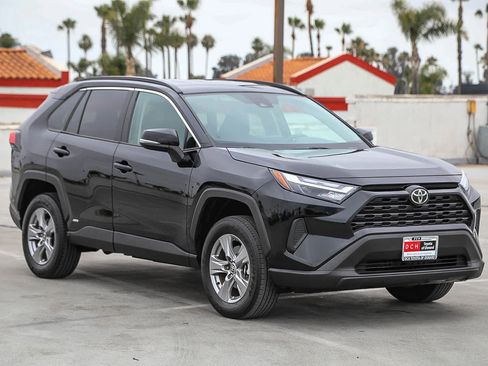 Certified 2025 Toyota RAV4 XLE AWD/4WD image 5