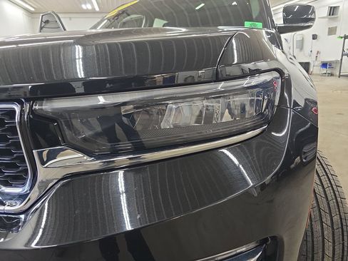 Certified 2023 Jeep Grand Cherokee Limited AWD/4WD image 33