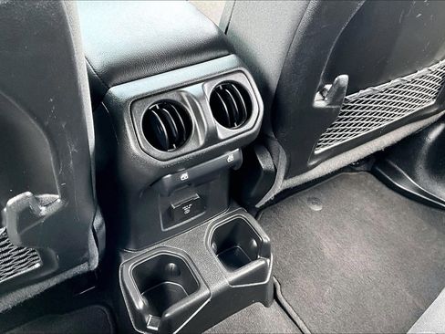 Used 2025 Jeep Wrangler Unlimited Rubicon AWD/4WD image 24