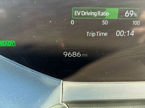 Used 2025 Toyota Prius LE image 38