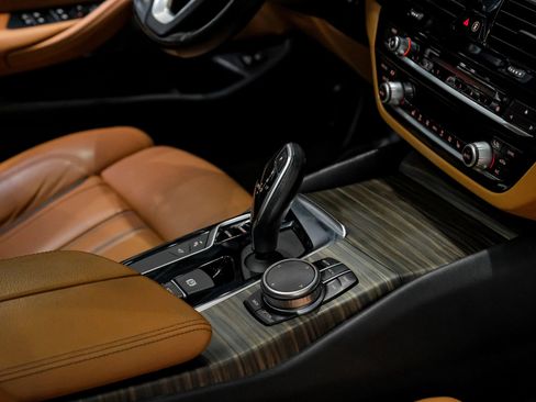 Used 2019 BMW 540i xDrive w/ Premium Package image 26