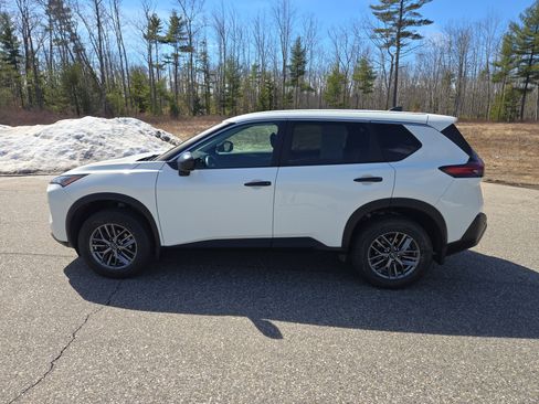 Used 2023 Nissan Rogue S image 8