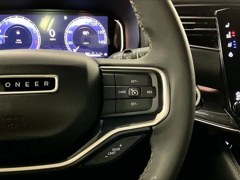 Used 2023 Jeep Wagoneer 2WD image 21