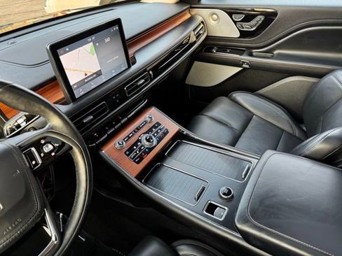 Used 2020 Lincoln Aviator Reserve w/ Equipment Group 202A image 17