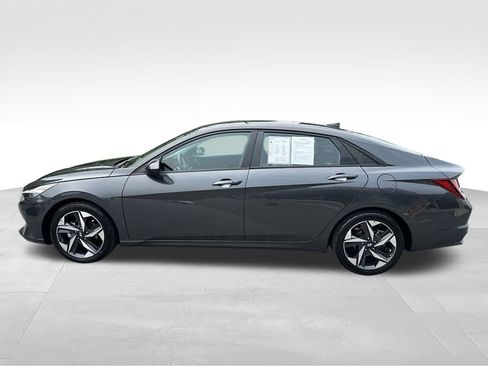 Used 2023 Hyundai Elantra SEL w/ Convenience Package FWD image 4