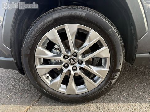 Used 2025 Toyota RAV4 XLE Premium image 10