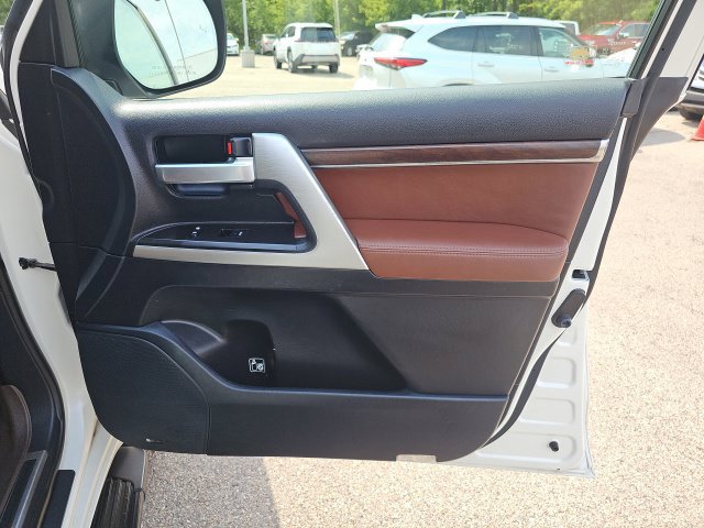 Used 2017 Toyota Land Cruiser AWD/4WD image 40