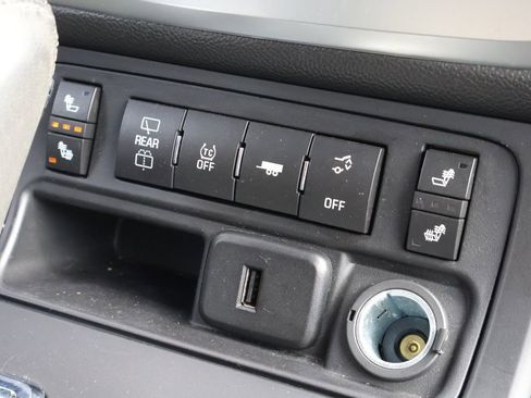 Used 2016 GMC Acadia SLE image 19