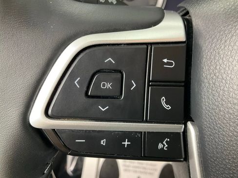 Used 2023 Toyota Highlander LE image 18