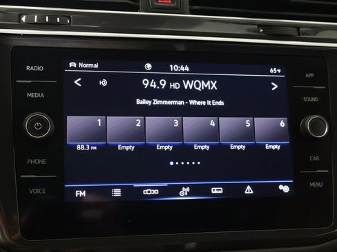 Used 2024 Volkswagen Tiguan SE w/ Panoramic Sunroof Package image 46