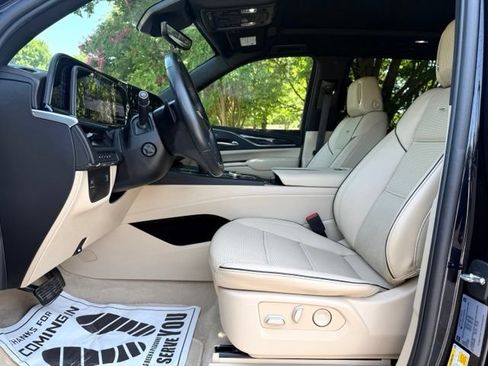 Used 2023 Cadillac Escalade ESV Premium Luxury AWD/4WD image 26
