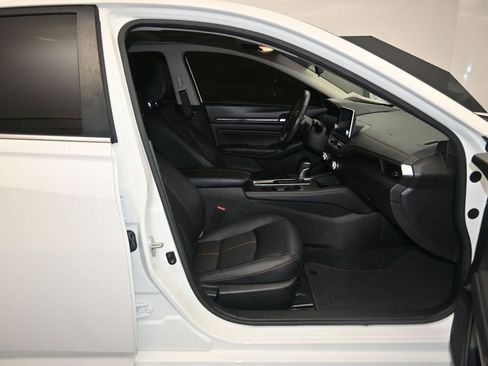 Certified 2021 Nissan Altima 2.0 SR FWD image 27