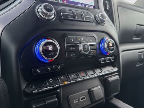 Used 2019 GMC Sierra 1500 SLT w/ SLT Premium Package AWD/4WD image 19