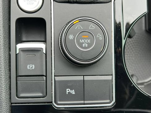 Used 2018 Volkswagen Atlas SEL AWD/4WD image 35