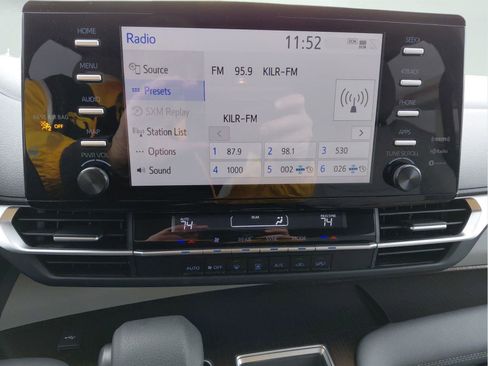 Used 2024 Toyota Sienna LE image 18