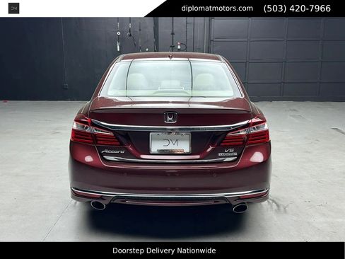 Used 2017 Honda Accord Touring image 6