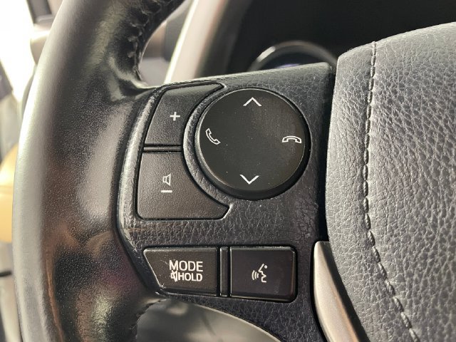 Used 2018 Toyota RAV4 Limited AWD/4WD image 10