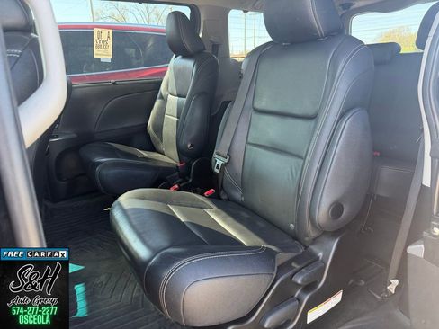 Used 2017 Toyota Sienna SE Premium w/ Protection Package FWD image 5