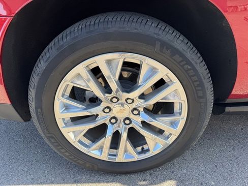 Used 2024 Chevrolet Suburban High Country w/ Advanced Technology Package image 10