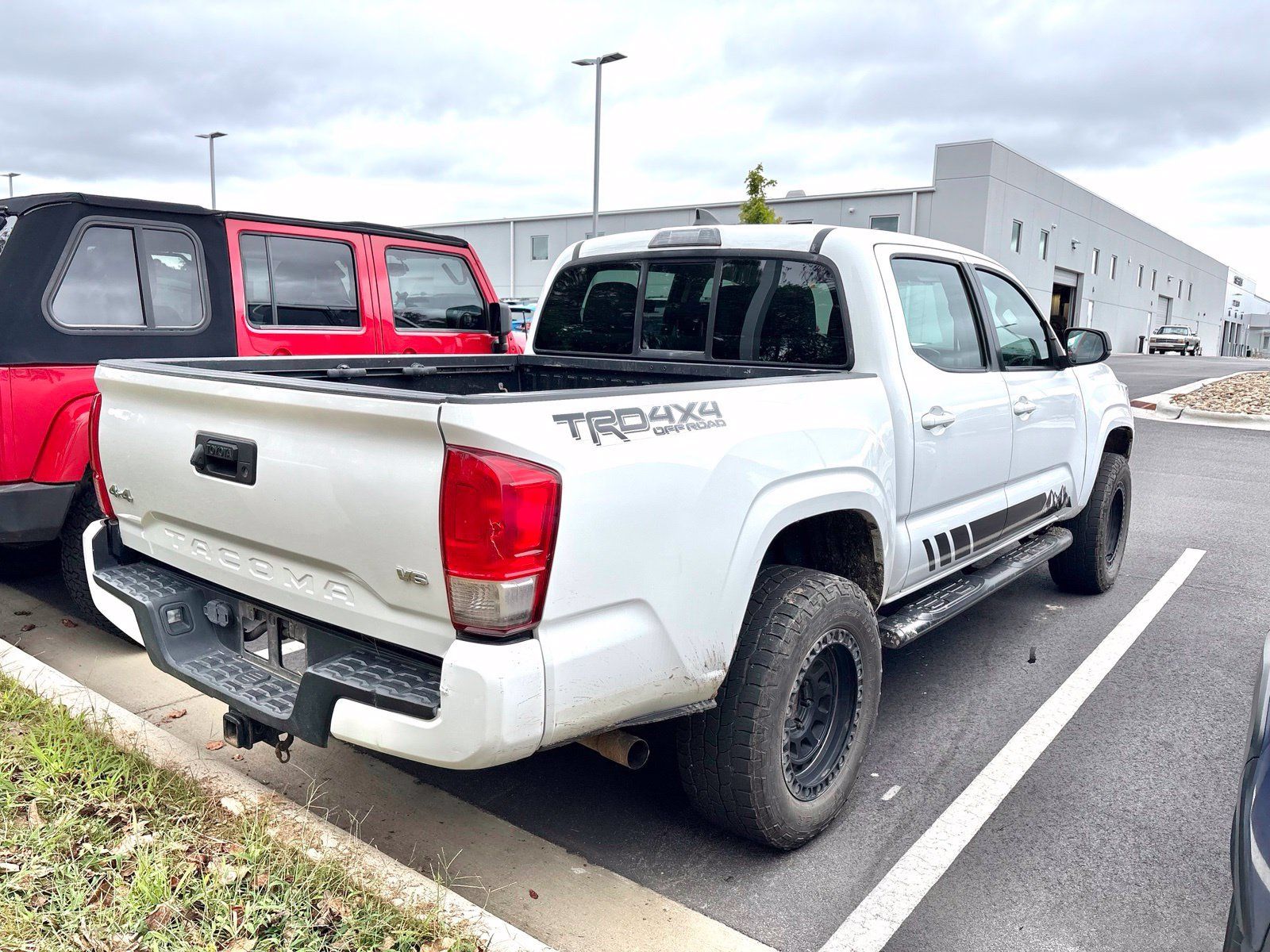 Used 2017 Toyota Tacoma SR w/ Tow Package AWD/4WD image 5