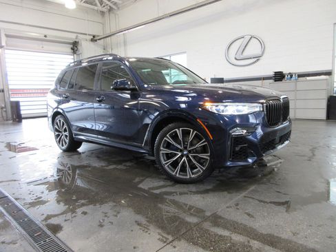 Used 2020 BMW X7 M50i image 14