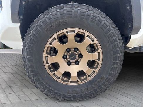 Used 2024 Toyota Tacoma 4x4 Double Cab Hybrid image 9