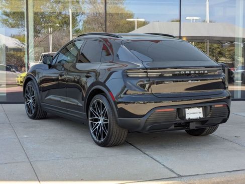 New 2026 Porsche Macan 4 Electric image 3