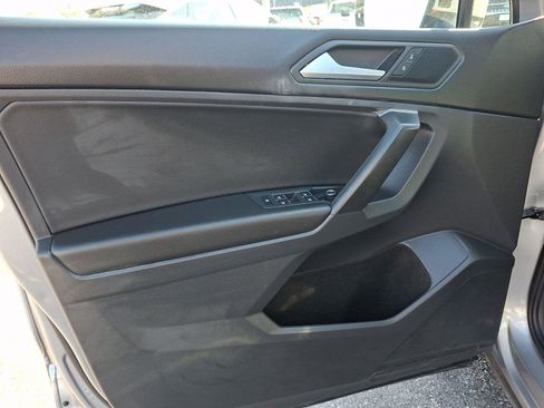 Used 2021 Volkswagen Tiguan SE w/ Panoramic Sunroof Package image 13